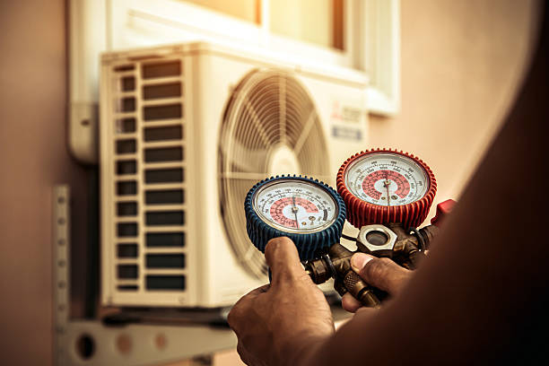 Professional Hvac technician working in Edgewater, CO